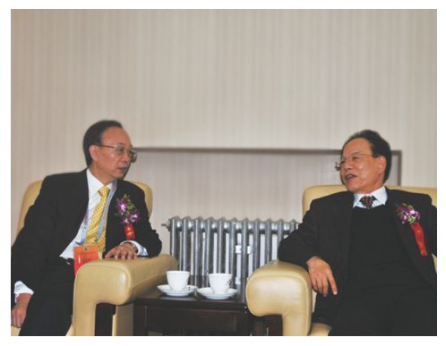 原煤炭工業(yè)部部長王森浩與石華輝董事長親切會(huì)談！